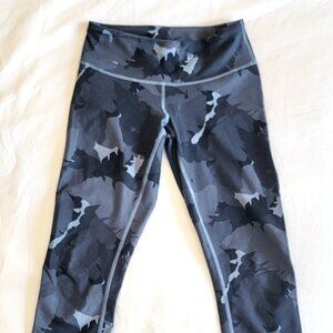 Lululemon Leggings- Dark Gray Camo - Size 4